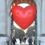 عکس های دیدنی وجالب روز؛ ازنشان قلب روز ولنتاین درلندن تا کارناوال سالانه در فرانسه